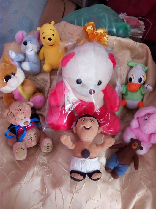 Ёлка искусственная с игрушками