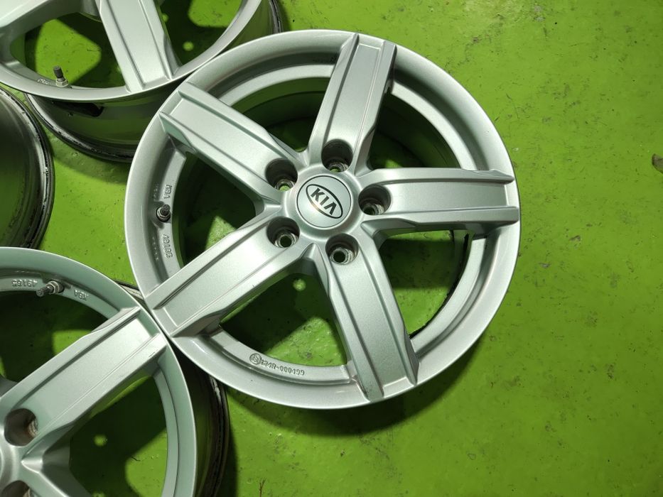16 5x114.3 Kia Hyundai лети джанти 5х114.3