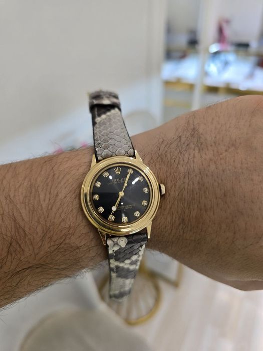 Унисекс модель Ролексов с очень красивыми ремнём из натурального питон