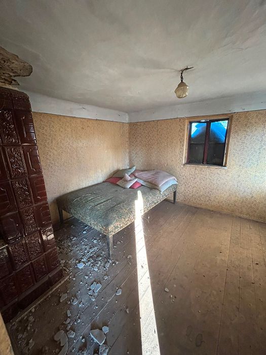 Imobiliare - casa veche cu pământ
