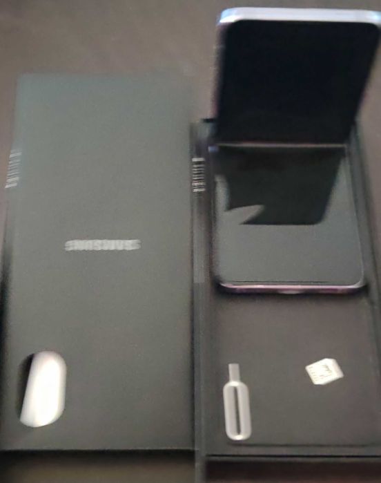 Samsung Galaxy Z Flip 4- за резервни части