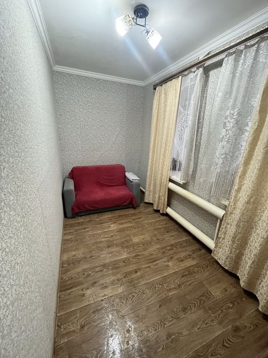 Продам дом в общем дворе район Кирова.