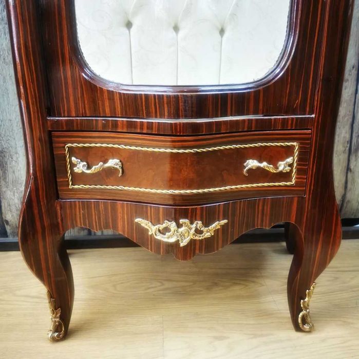 Салонна витрина в стил Louis XV