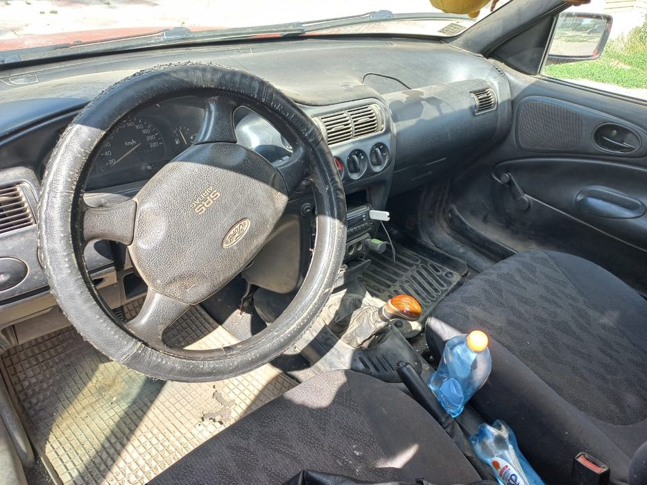 Продам машину форд