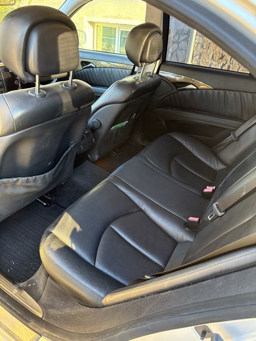 Mercedes E-Class 320 W211