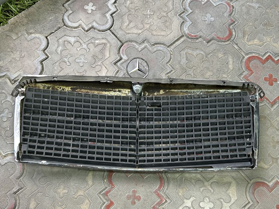 Решетка радиатора на мерседес w190