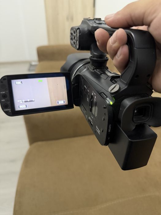 Canon XA 10 камера