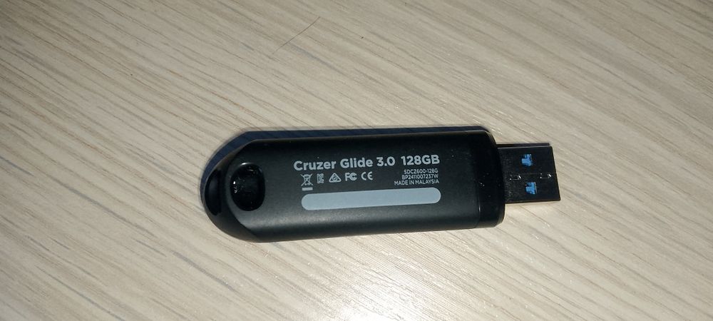 Fleshka (SanDisk) 128gb 30.000 sum