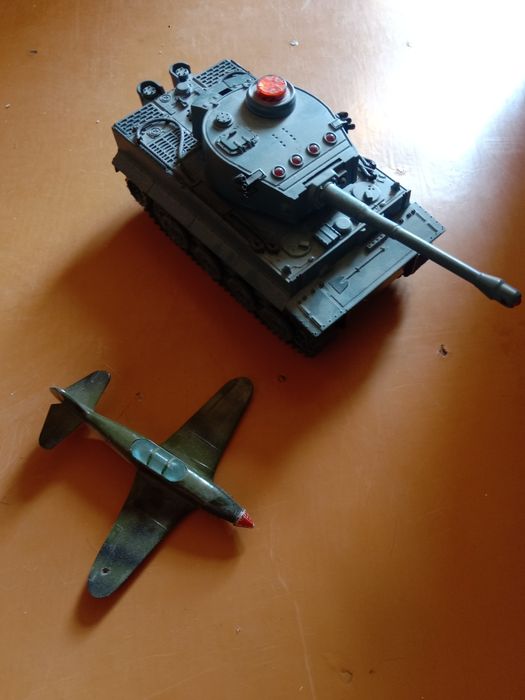 Игрушки разные для девочек и мальчиков