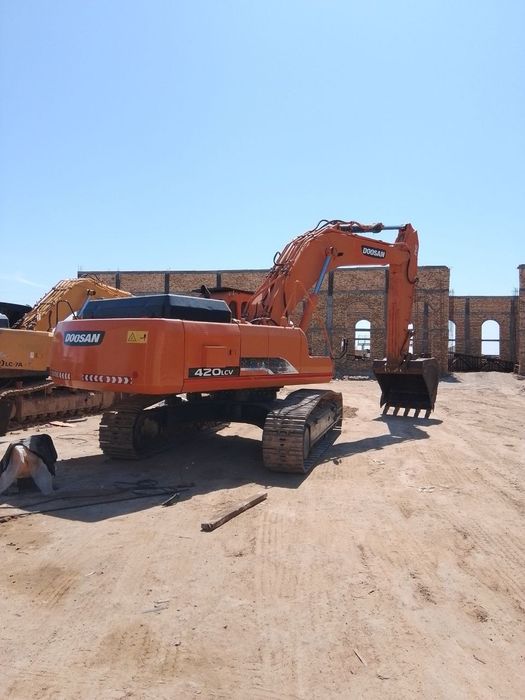 Doosan 420sotiladi yili 2010 xolati yaxshi l