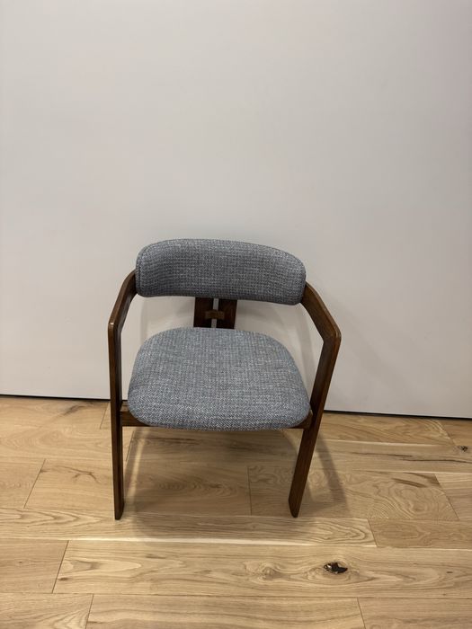 Продам 12 стульев