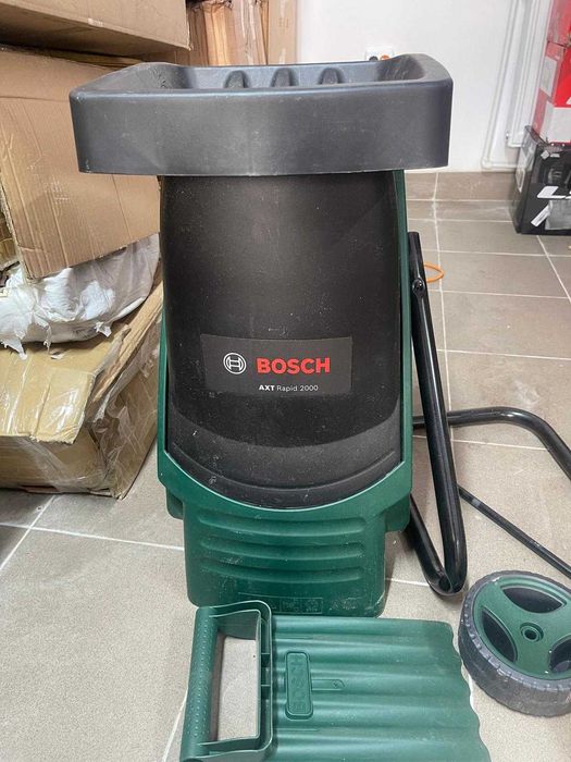 Tocător crengi Bosch AXT Rapid 2000 (pentru tocarea eficientă a deșeurilor din grădină; motor puternic de 2000 W)