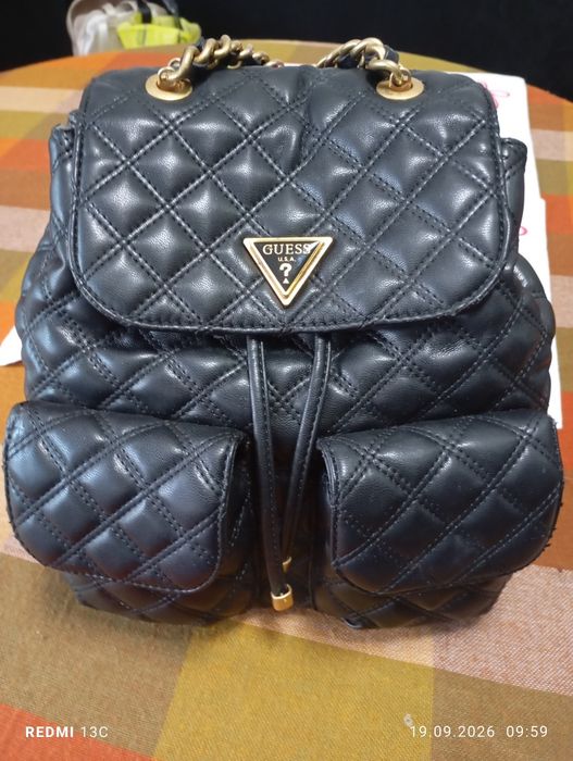 Дамска раница GUESS