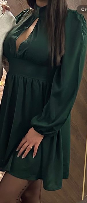 Зелена рокля с дълъг ръкав