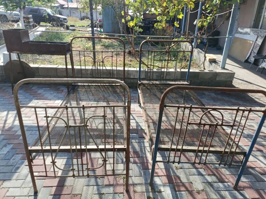 Кровать железная