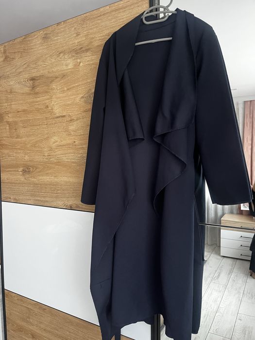 Елегантна жилетка с колан тъмносиня