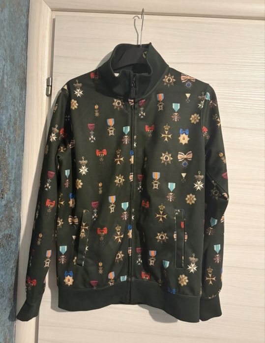 Compleu bigotii purtat de cateva ori