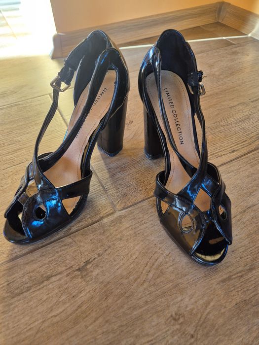 Дамски сандали на ток