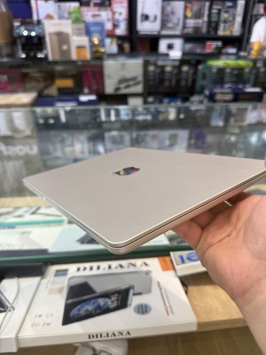 MacBook Air M3 13” 8/256GB Starlight