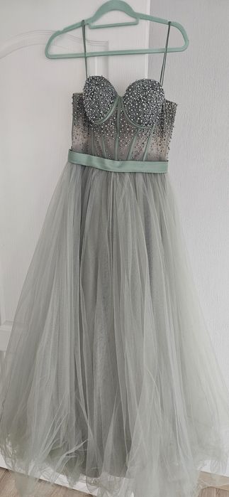 Офицялна рокля за поводи