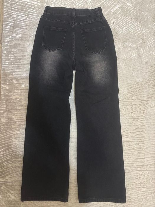 Чёрные джинсы с карманами