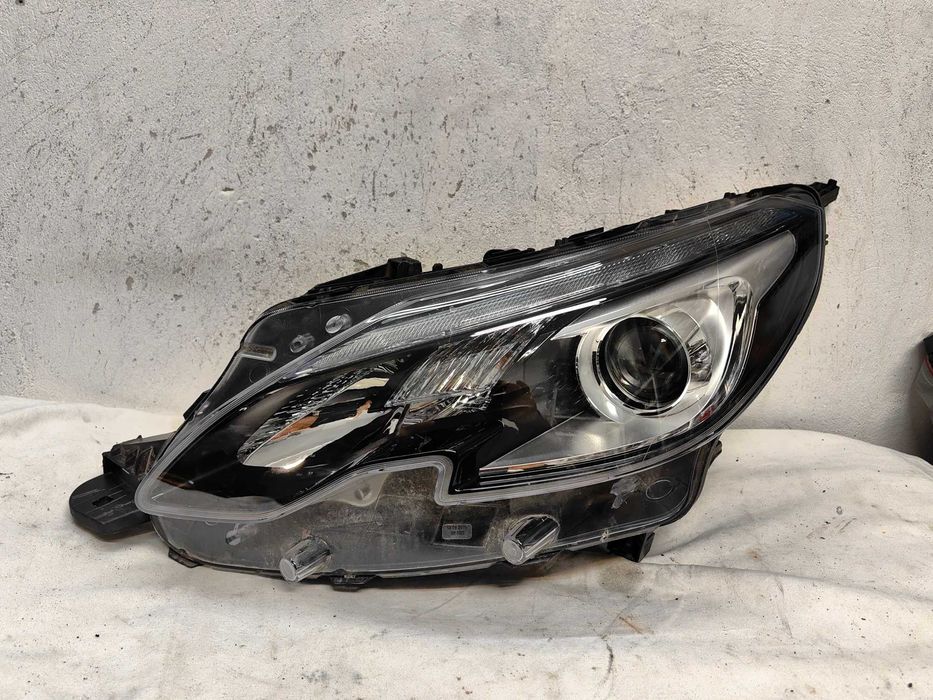 Оригинален фар Пежо 2008  Peugeot 2008 Face Led