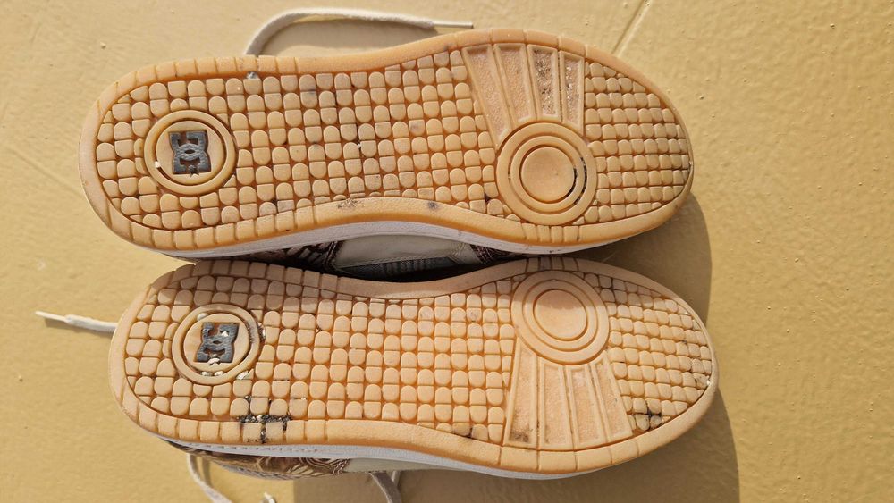 Колоритни кожени маратонки DC