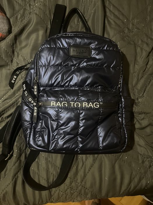 Тъмно синя раница