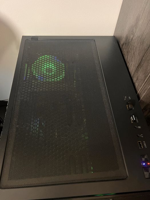 Геймърски компютър i5-13400F / 32GB / B580 12GB + 24” монитор