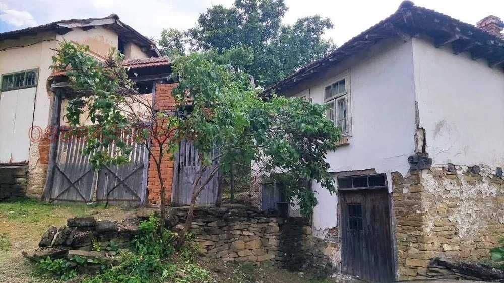 Продава се Къща в с. Пресяка, Област Ловеч - 242 кв.м за 74 €/кв.м - Снимка #2