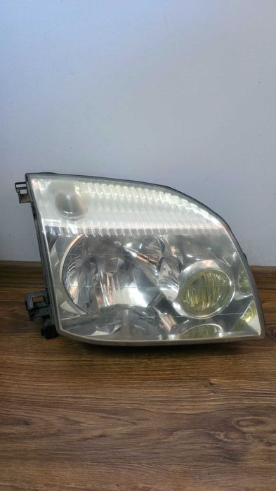 Десен фар за Nissan X-Trail / Нисан Х-Трейл 2006г
