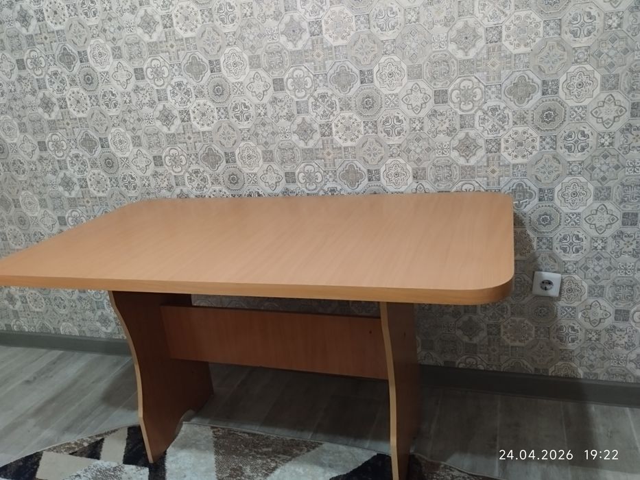 Стол  б/у размер 140×75.