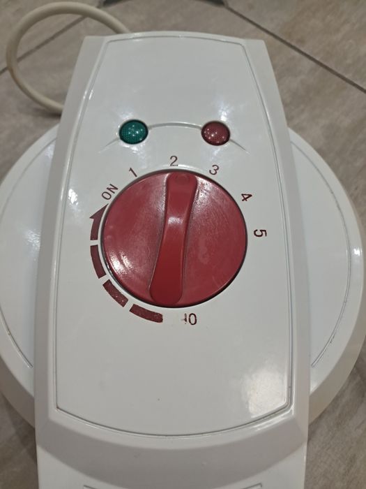 Вафельница Binatone продам.