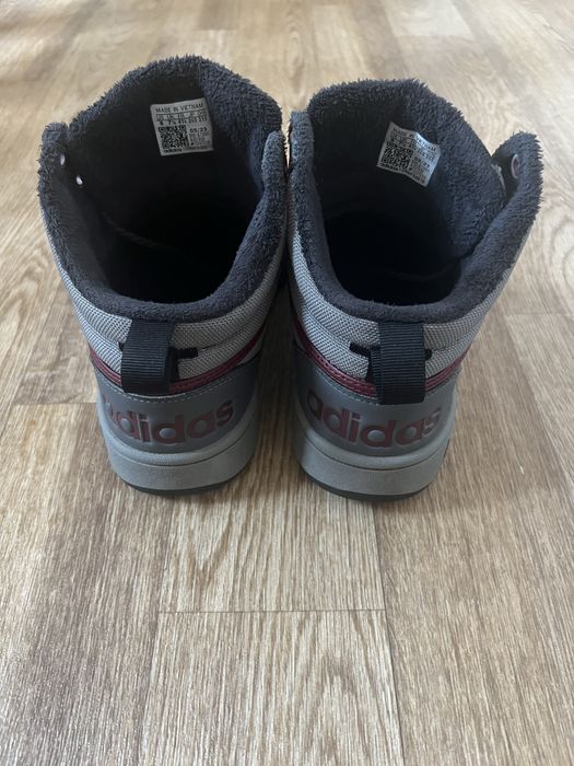 Продам ботинки адидас демсезон