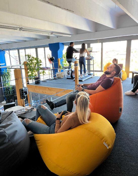 Дава се под наем Офис в Перник, Център - 300 кв.м за 153 € - Снимка #4