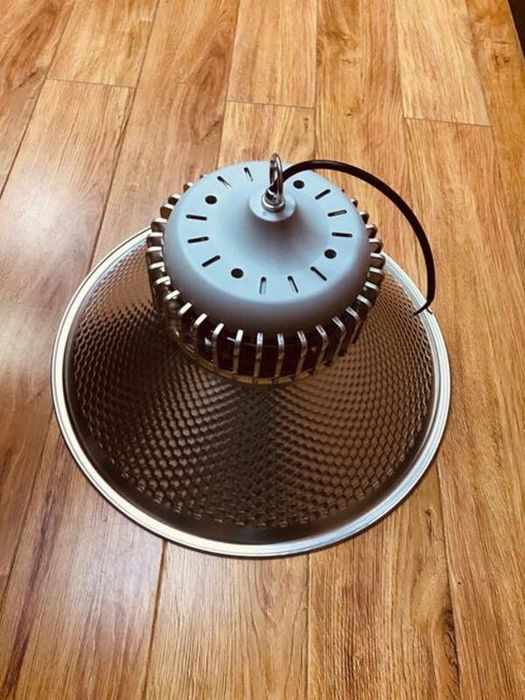 Продаётся светодиодный светильник rsp 150wt