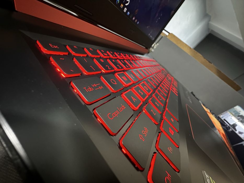 Мощный игравой ноутбук  Acer Nitro Intel Core i5-7300HQ