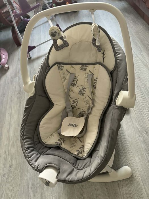 Balansoar bebe Joie electric cu vibrații  și jucării + 2 baze originale