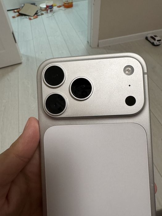 Продам Iphone 17 pro max