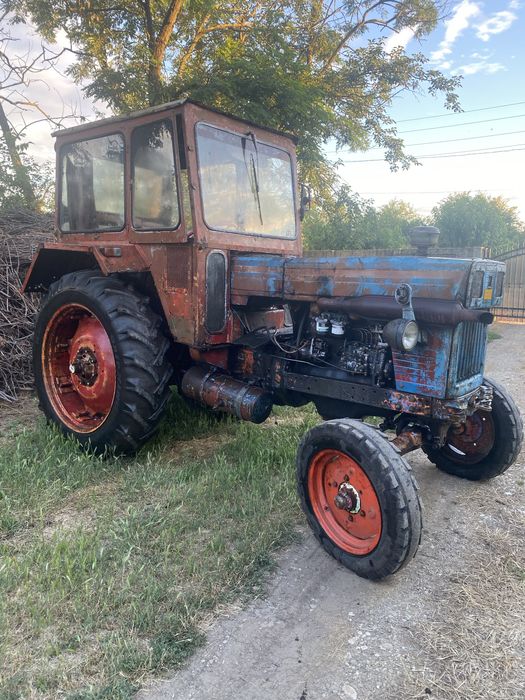 Tractor universal 650