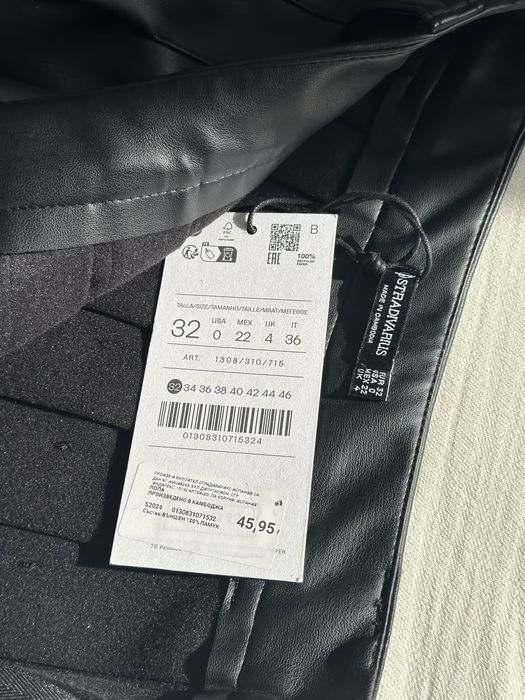 Черна кожена пола Stradivarius