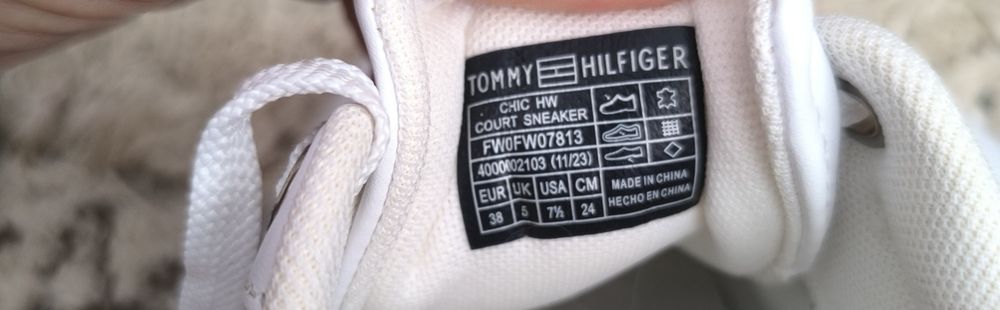Дамски кецове естествена кожа Tommy Hilfiger 38н.