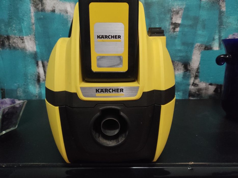 Vând aspirator portabil 18 va  Karcher VD1 cu toate accesoriile
