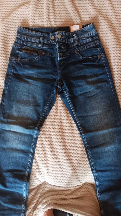 Нови дънки Херлихер