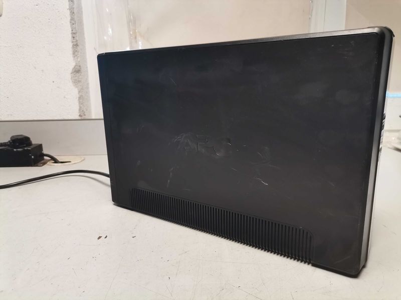 UPS APC Back-UPS Pro 900