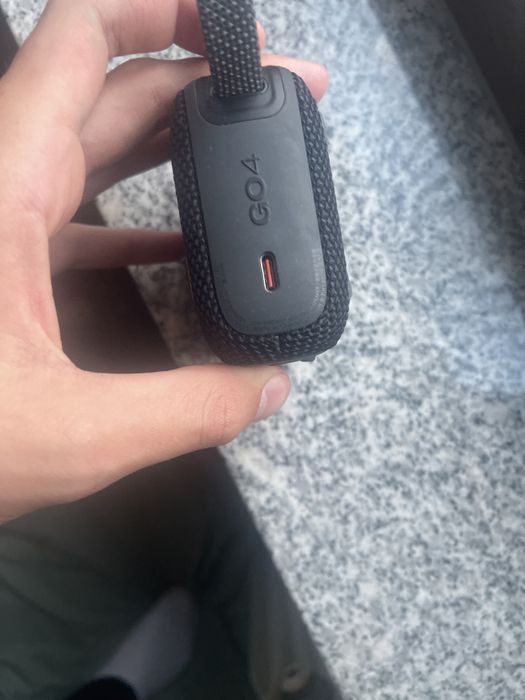 Boxa jbl go 4 cu cablul de încărcare
