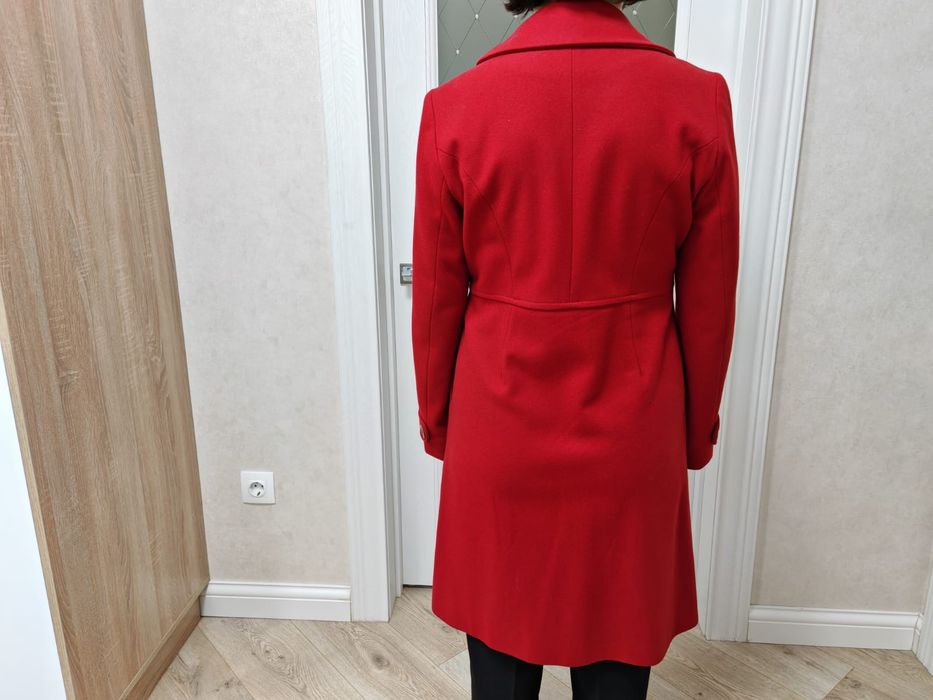 Пальто осеннее, красное