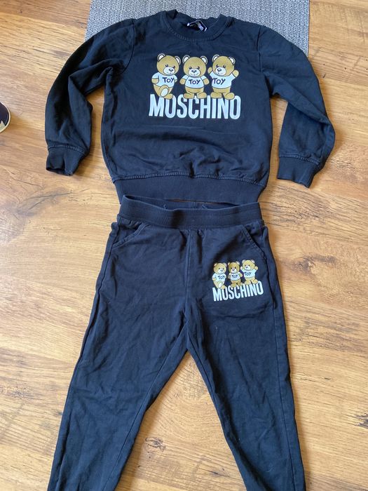 Moschino оригинален детски комплект 110 р