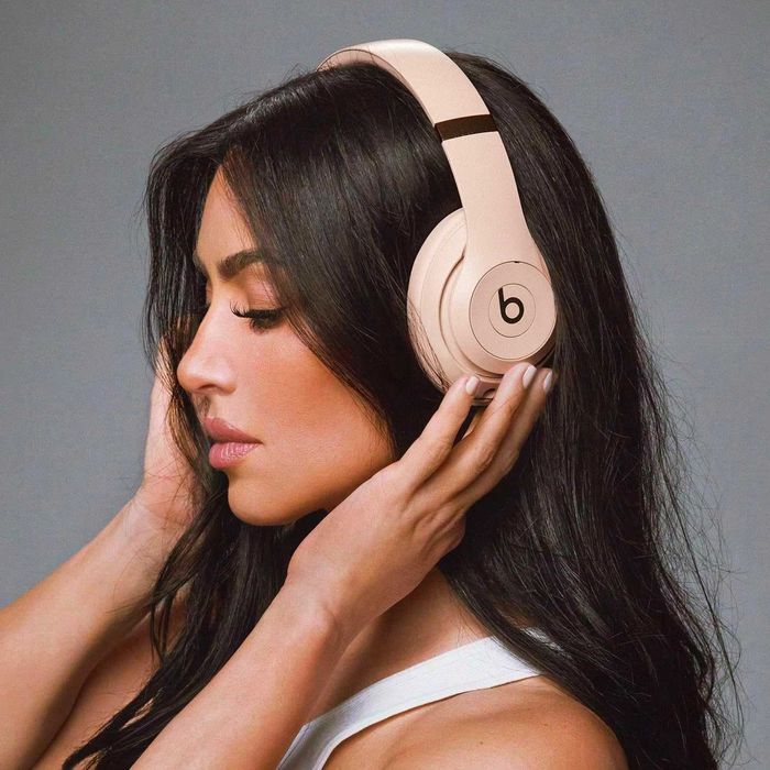Беспроводные наушники Beats Studio Pro x Kim Kardashian! Новые!
