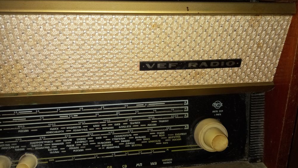 Ретро радиоприемник.